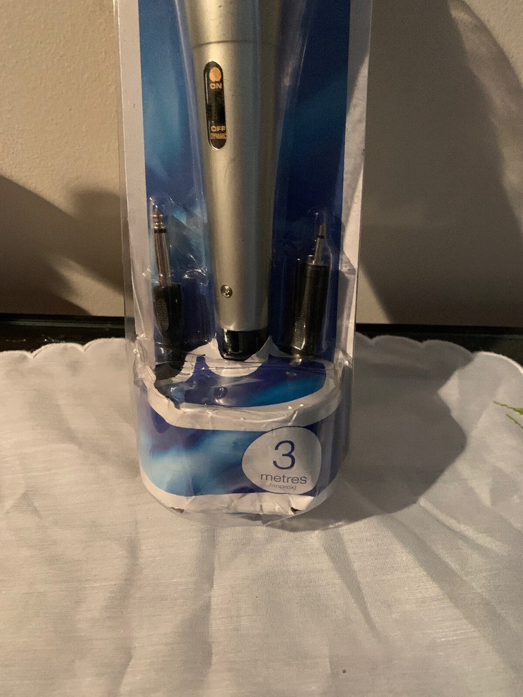 Amerimax / Dynamic Microphone with 3M Cable / Karaoke - PA System