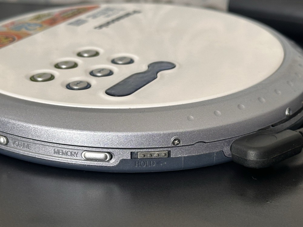 Panasonic SL-CT590 Personal CD Player, Silver. Pocket Player
