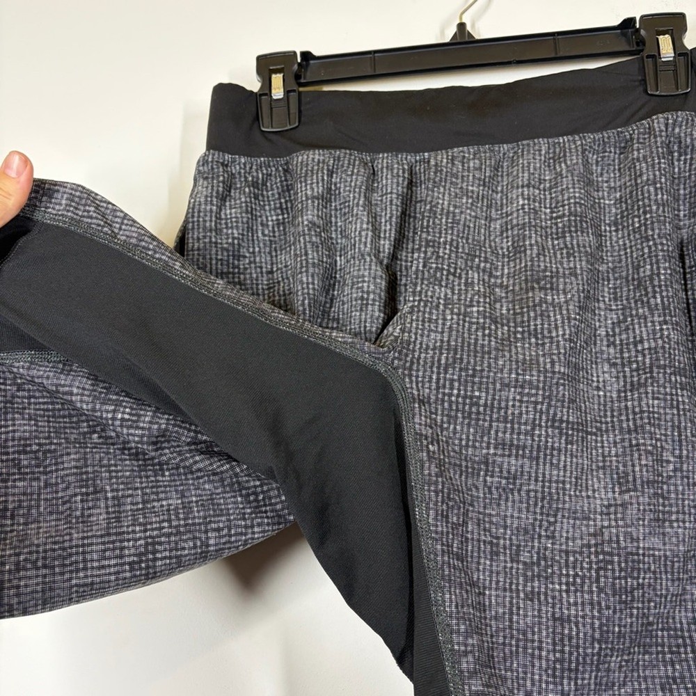 Lululemon T.H.E. Short Linerless 11" Size Small