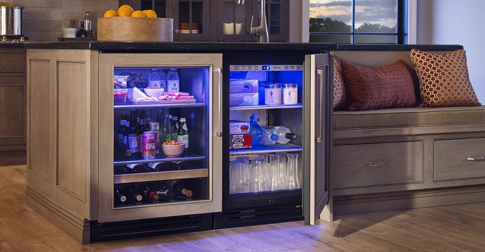 True TBC-24-R-OP-B Solid Panel Ready/Right Hinged 24 Inch Beverage Center
