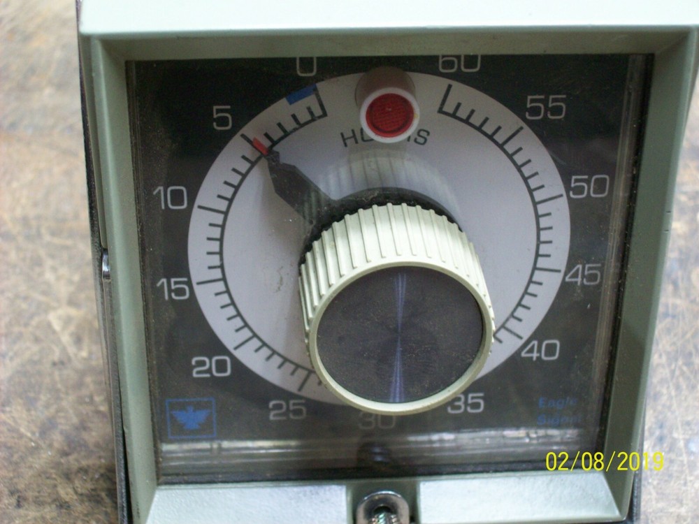 EAGLE SIGNAL HP511A616 TIMER 120V (cracked housing)