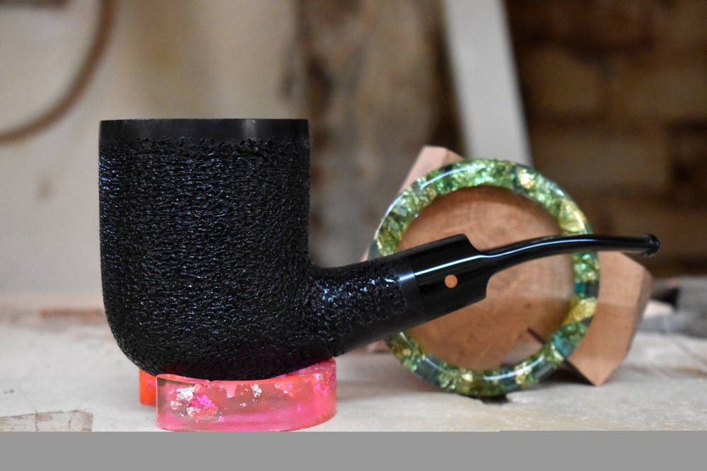 Moretti Pipe Huge Super Magnum Black Rusticated Freehand