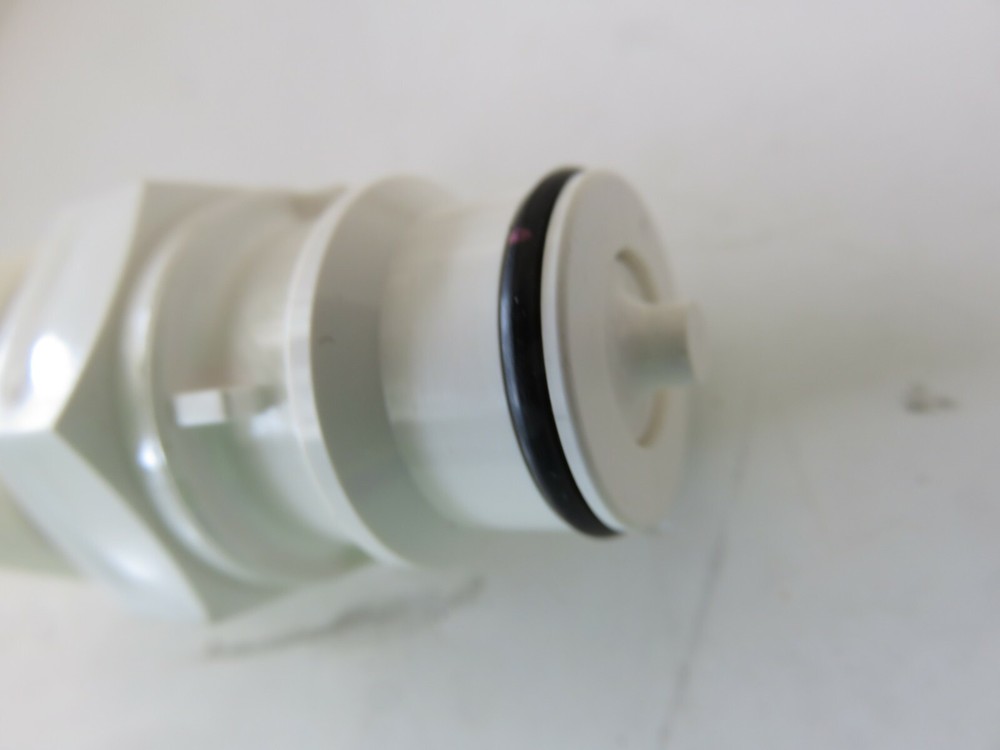 Cole-Parmer 3/4" NPT Valved Insert - NEW