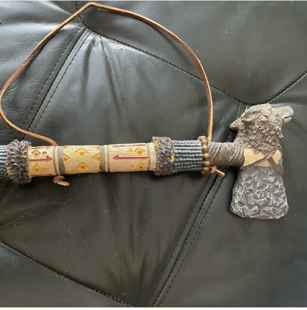 Wolf Hatchet