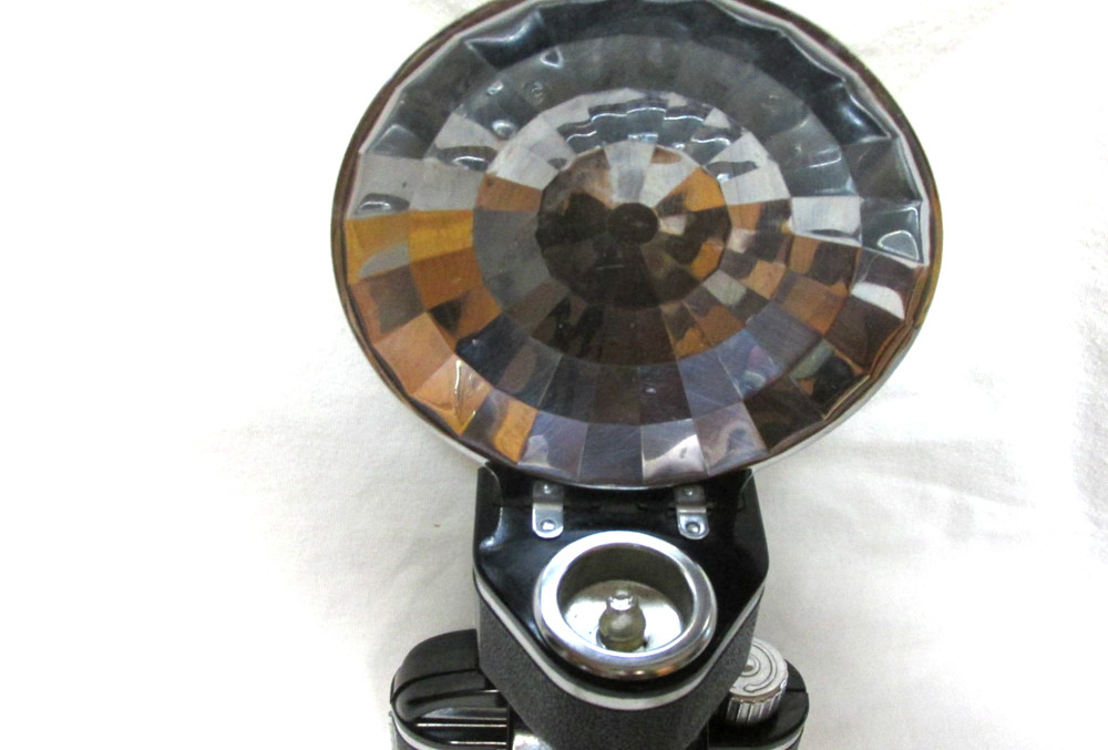VINTAGE 1950s BEACON II CAMERA w/ FLASH FOR DISPLAY
