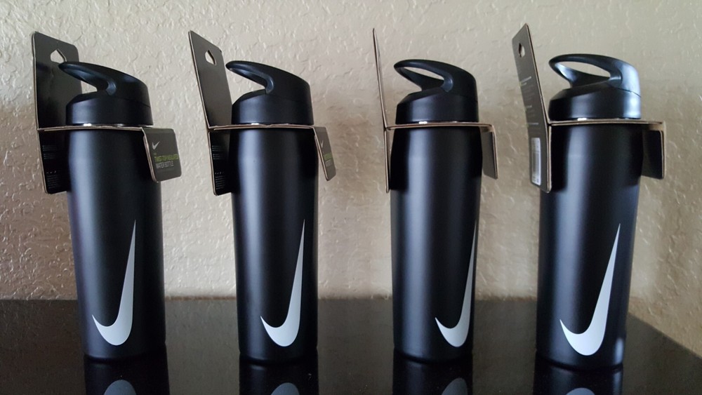 NIKE 24OZ SS HYPERCHARGE TWIST WATER BOTTLE