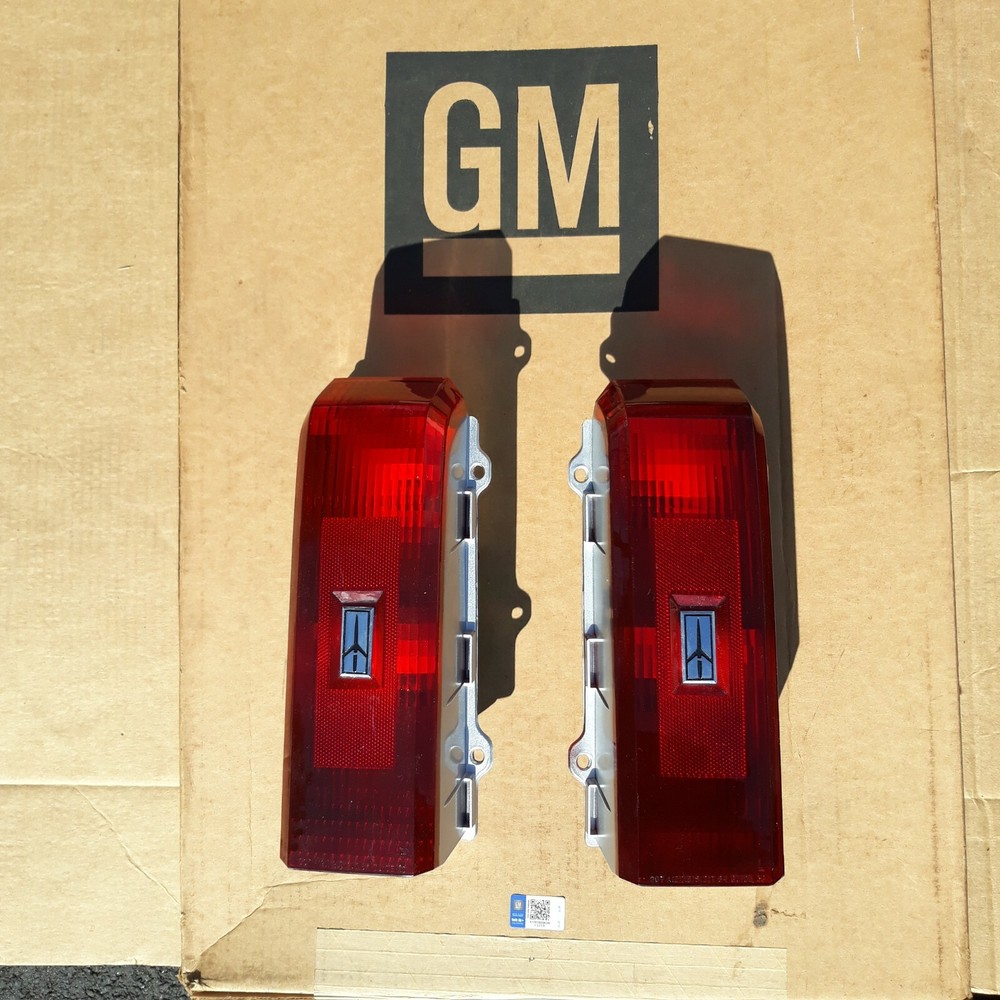 1984, 1985, 1986 Oldsmobile Cutlass, Cutlass Supreme Tail Lights, tail light set