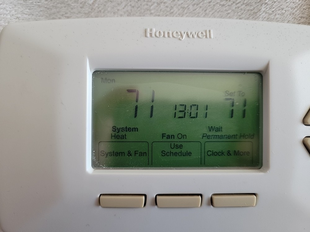 Honeywell RTH7500D Thermostat 7-Day Programmable Tested & Working