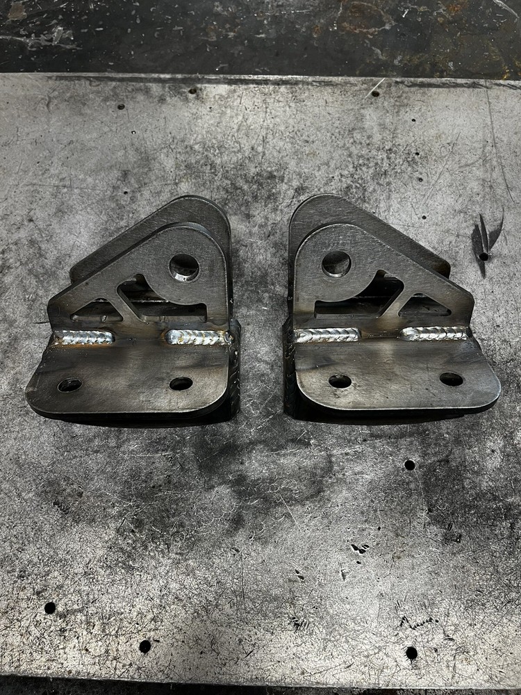 Offset Traction Bar Frame Mounts (3/4” Bolt Hole)