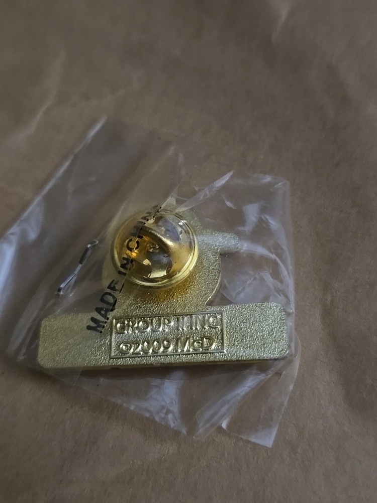 McDonald's Lapel Pin Happy Crew Smiley Face 2009