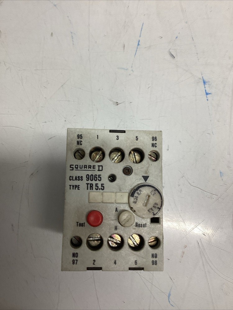 Square D Overload Relay 9065 TR5,5 *CHIPPED ON SIDE* Q-564
