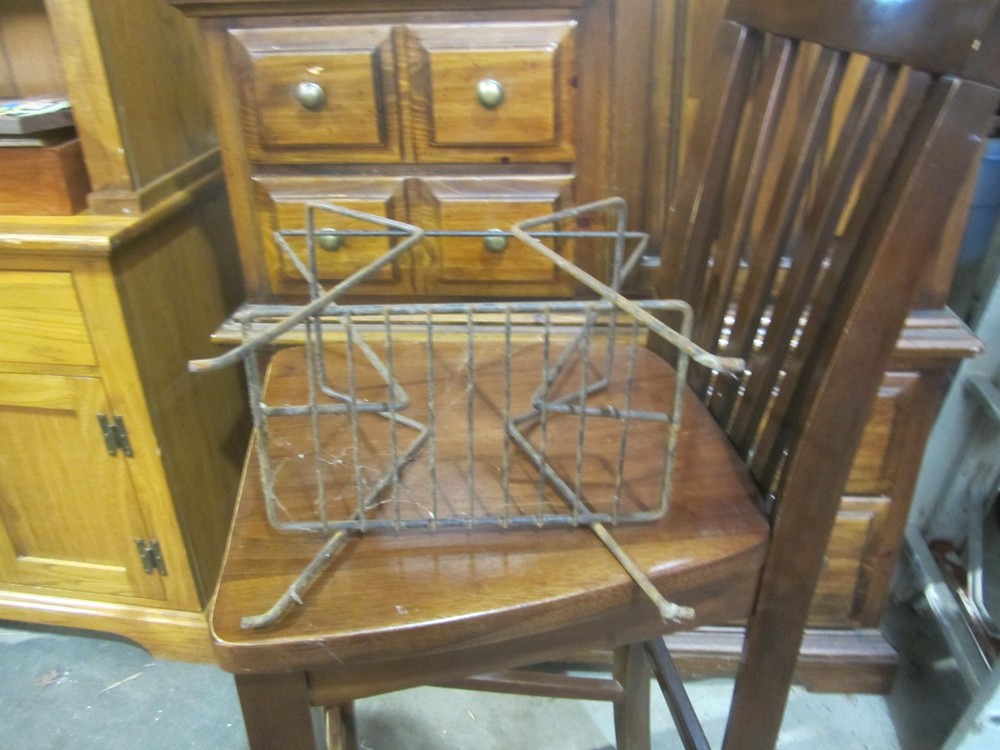 RECORD/MAGAZINE RACK, METAL, UNUSUAL DESIGN