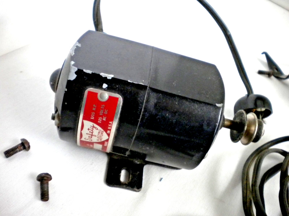 White FR Sew Machine Motor, Light, Foot Control w/Wall Plug & Motor Light/Socket