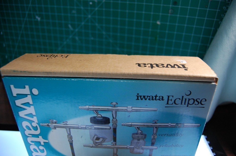 Iwata HP-BS Eclipse Airbrush - Small Gravity Feed + Air Hose - Silver