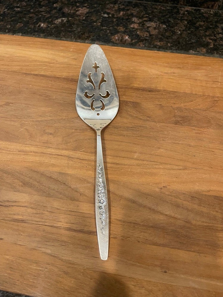 International Deep Silver LAUREL MIST pie server
