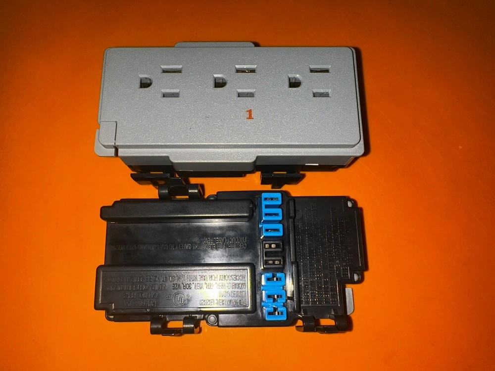 Haworth Tri-plex Receptacles Circuits 1, 2, 3 Plz Specify - (Premise, Compose)