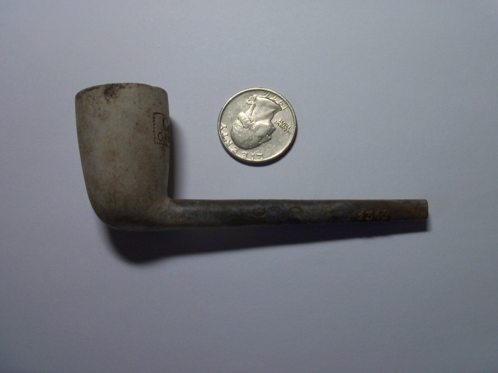 VICTORIAN  PIPE WITH  A VERY LONG STEM, BOWL DEBOSSED, CREME GAMBIER
