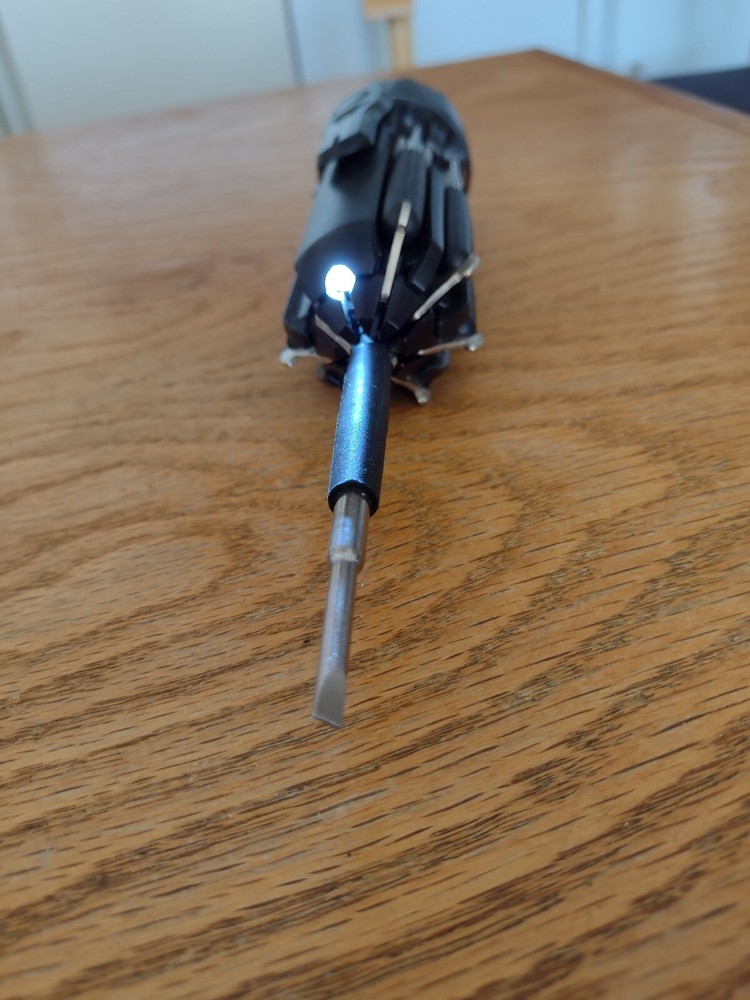Leed's Led Light Multitool Seven Screw Drivers Two Lights Tested