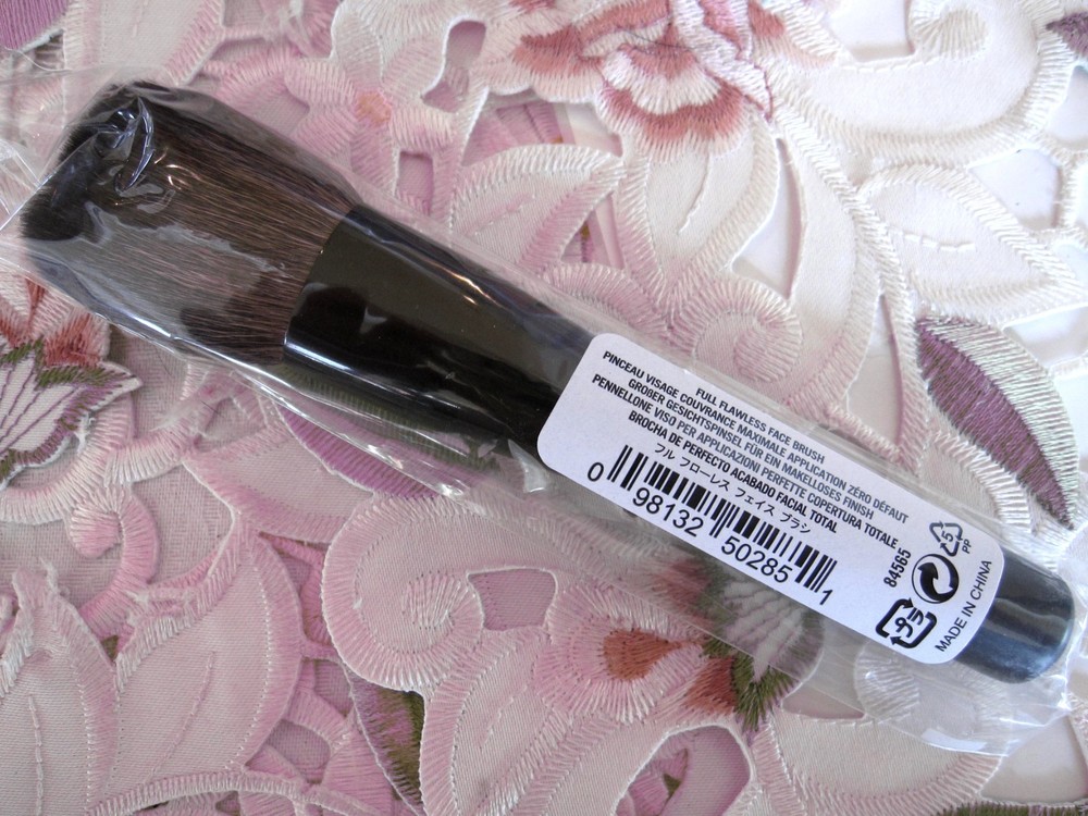~BARE ESCENTUALS~bareMinerals~FULL FLAWLESS FACE BRUSH~ *NEW*