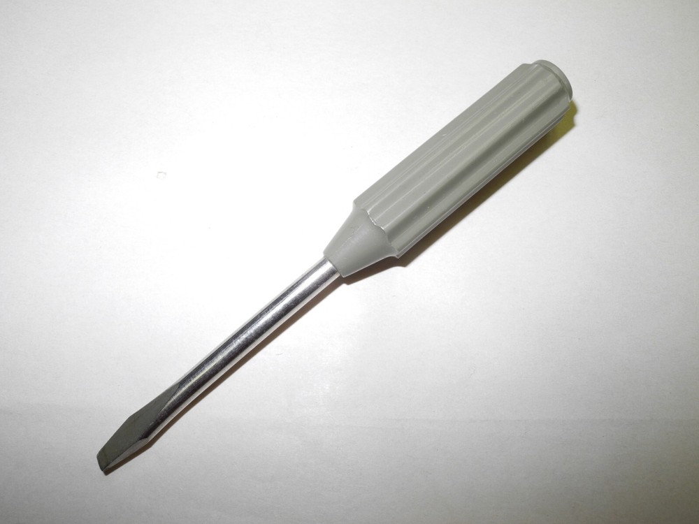 VINTAGE CLASSIC NECCHI SEWING MACHINE ACCESSORY MAINTENANCE KIT, NICE SHAPE