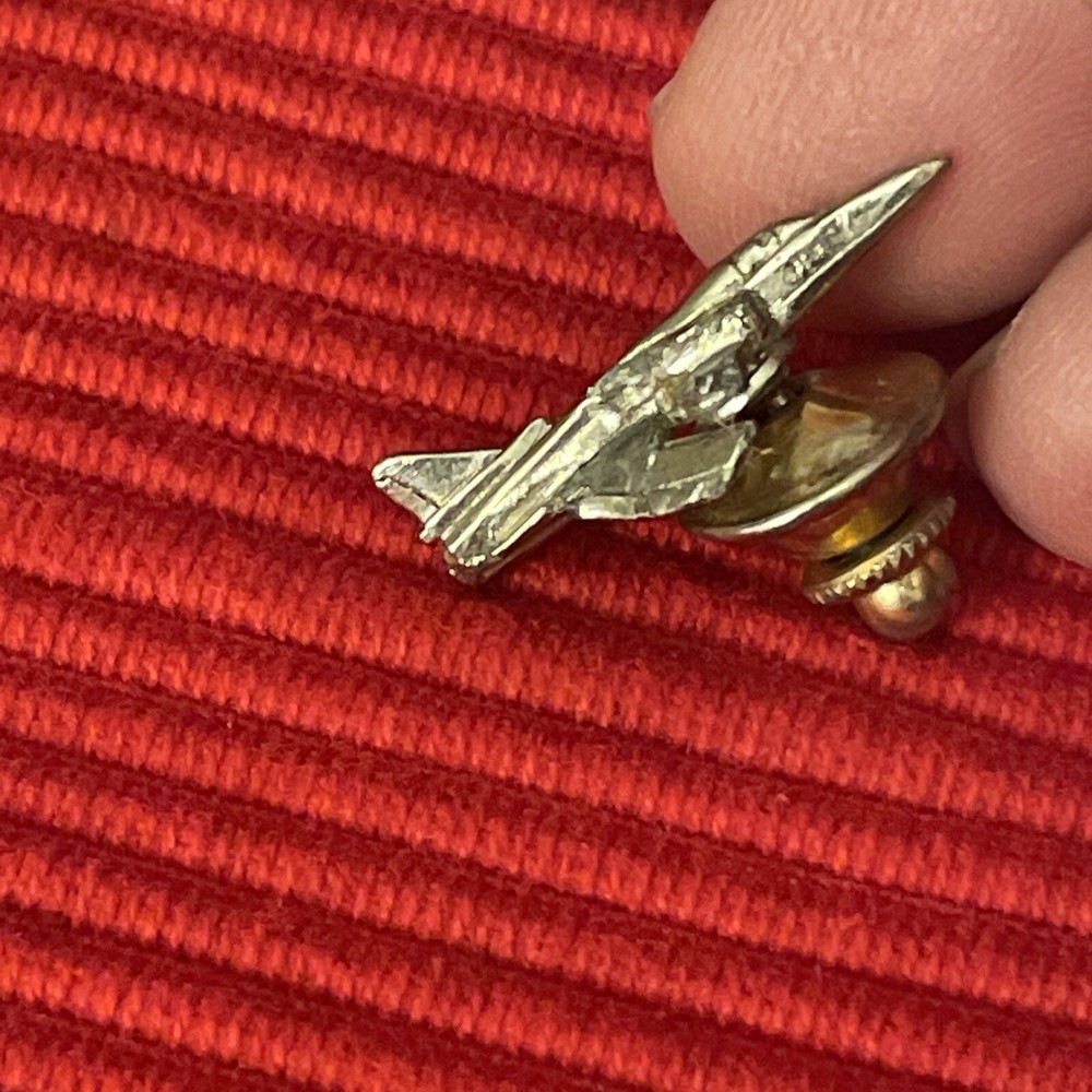 LOCKHEED GOLD HAT PIN US AIR FORCE (FB)