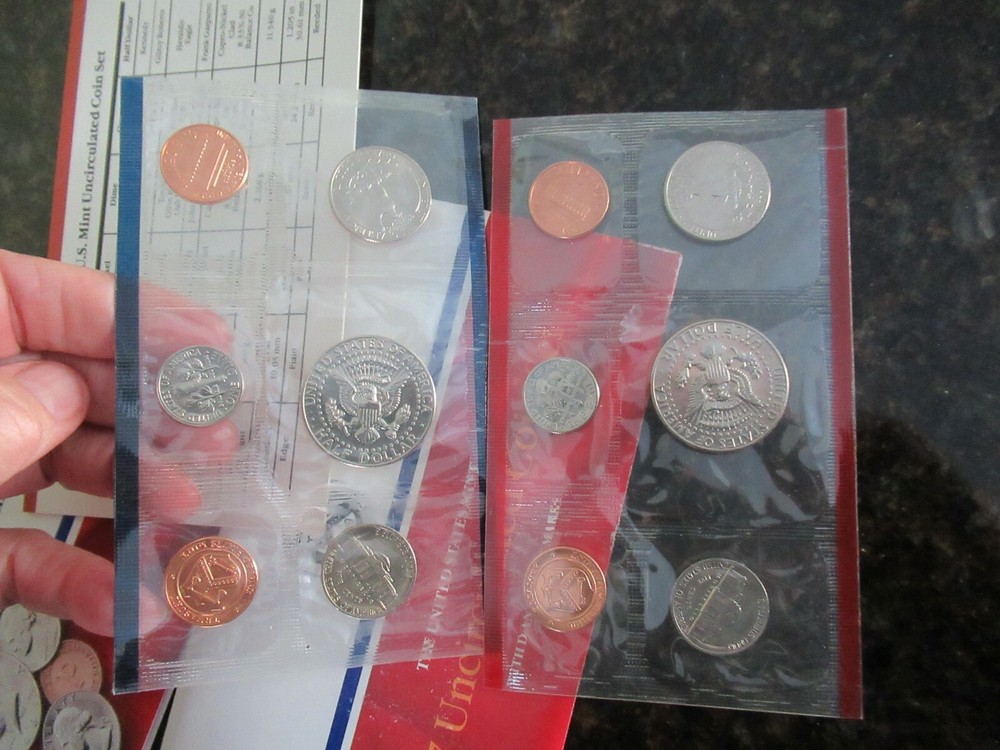 1987 P&D 10 Coin US Mint Set in Original Envelope