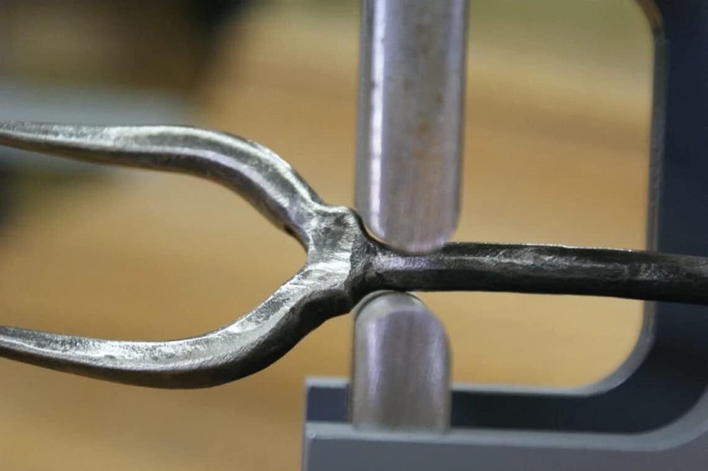 Blacksmith G2 Guillotine Tool Use for Square Shoulders or Round