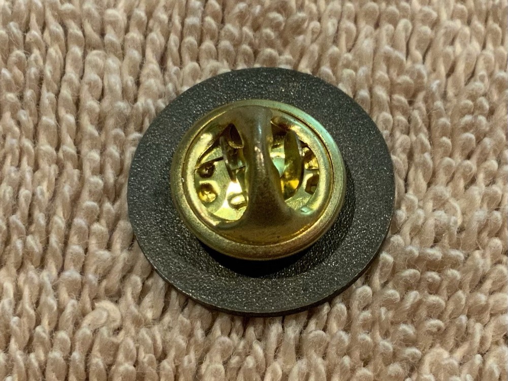 Boeing 767-400 Round Lapel Pin
