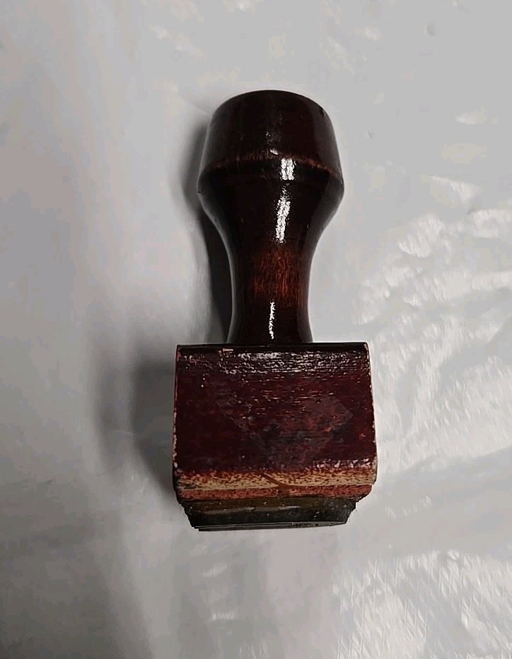 Vintage Rubber Stamp Wood Handle "E" Or "U"