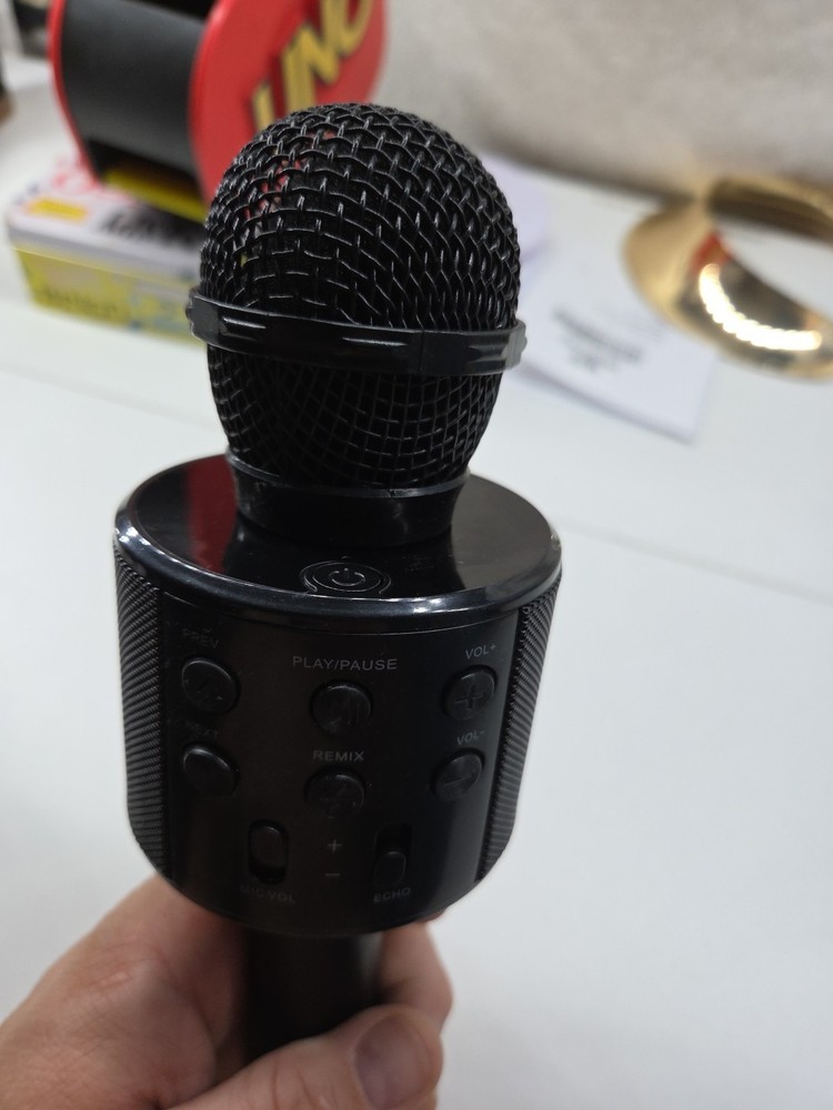 Karaoke Mic Bluetooth Black - Works - Needs Charging Cable