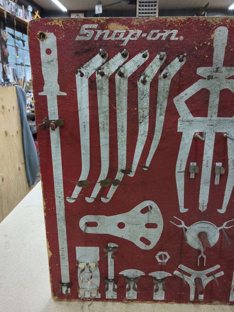 SNAP-ON CJ 2000 PULLER SET WALL STORAGE RACK BOARD DISPLAY 31-3/4" X 23-3/4"