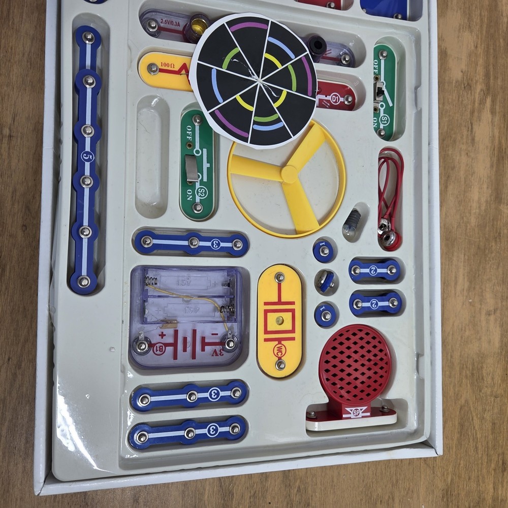 ELENCO Snap Circuits Jr. 100 Experiments Electronics Discovery Kit