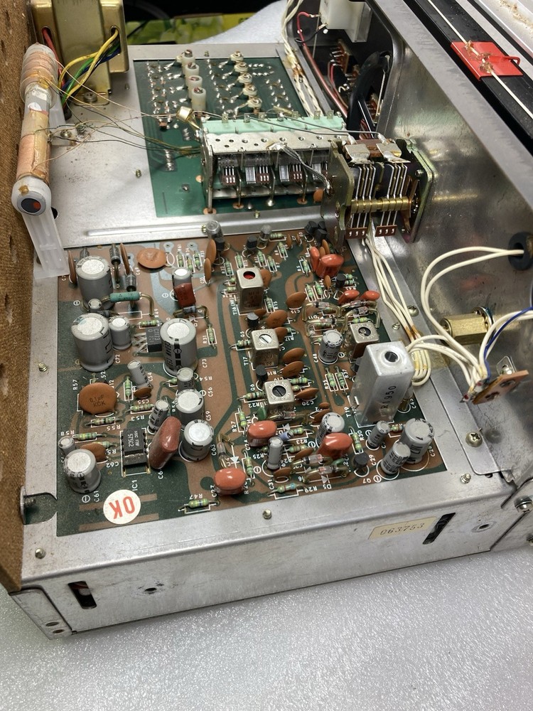 Realistic DX-160 Solid State Communications Receiver Powers On. READ