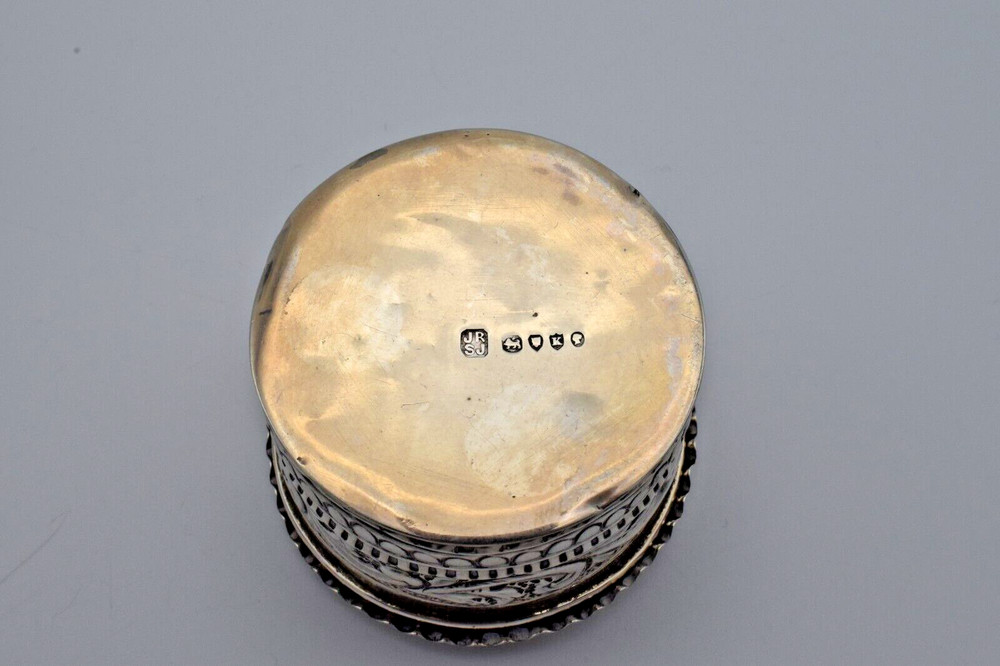 Victorian Solid Silver Snuff Box London 1885