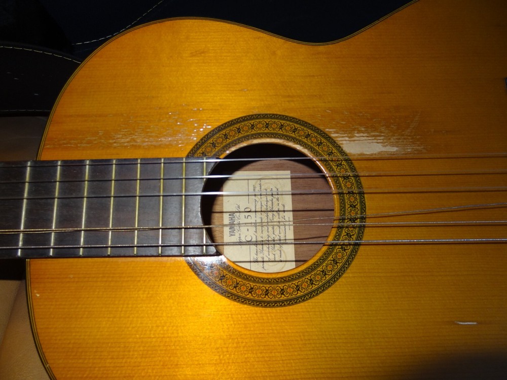 Yamaha C-150 Classical Acoustic Guitar + Case