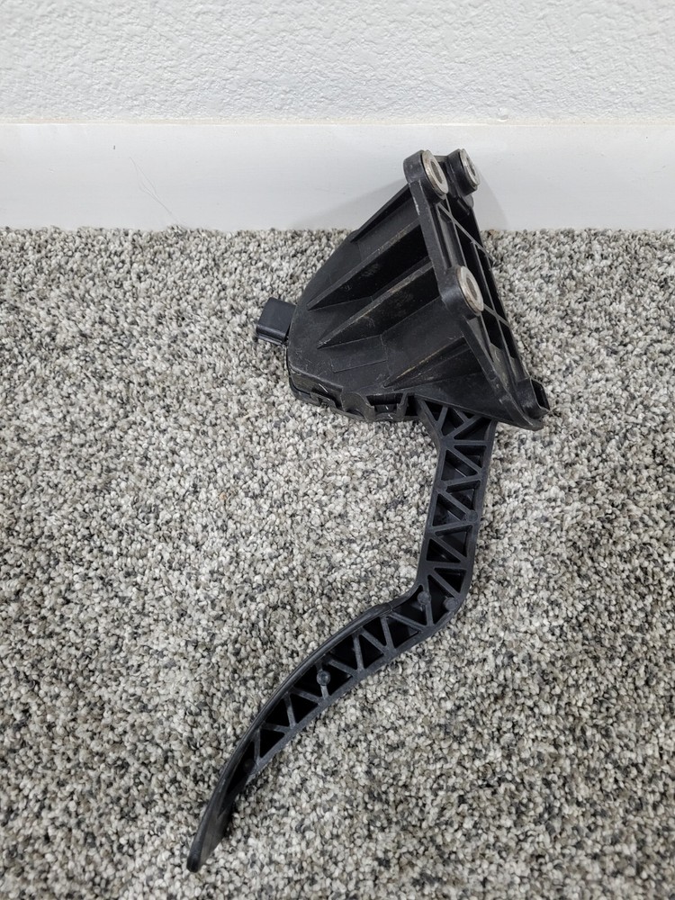 USED 2011-2012 Ford F250 Non-Adjustable Accelerator Pedal Sensor Standard APS373