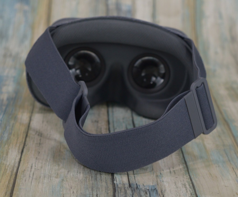 Google Daydream View VR Headset Grey Slate Smartphone Virtual Reality Controller