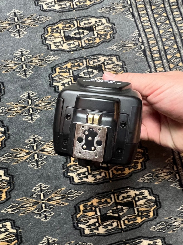 Nikon Speedlight SB-700 Flash