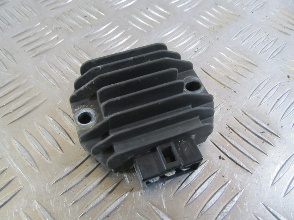2010 YAMAHA YBR 125  RECTIFIER REGULATOR