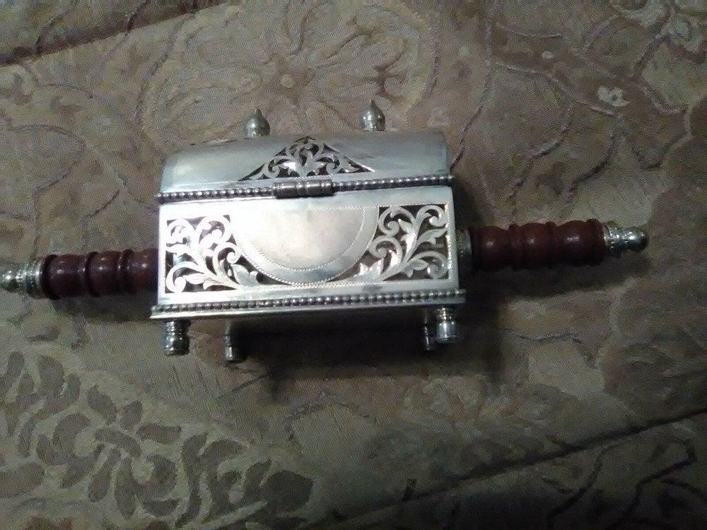 HAND MADE LARGE EAST INDIAN SOLID SILVER BOX PALLAQUIN DESIGNS PIERECED FRETWORK