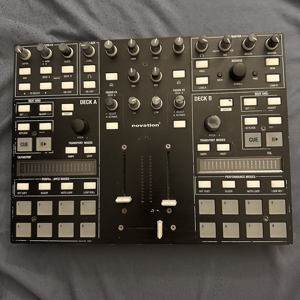 Novation Twitch Serato Itch DJ Controller
