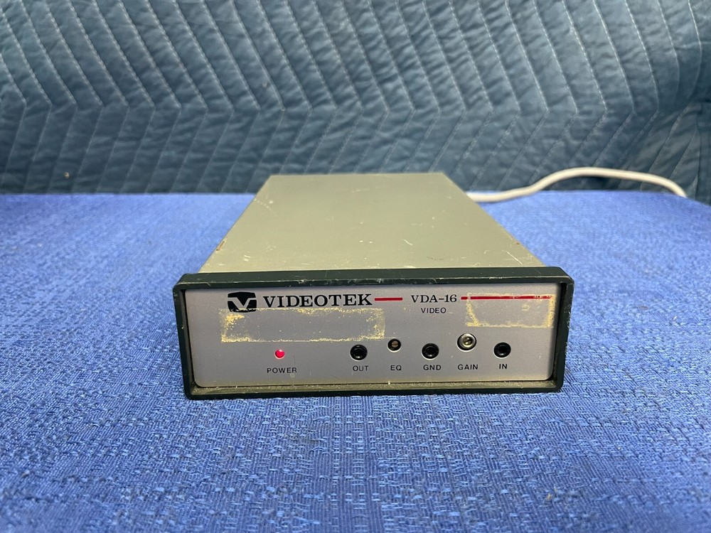 VideoTek - VDA-16 - Video Distribution Amplifier - Powers On