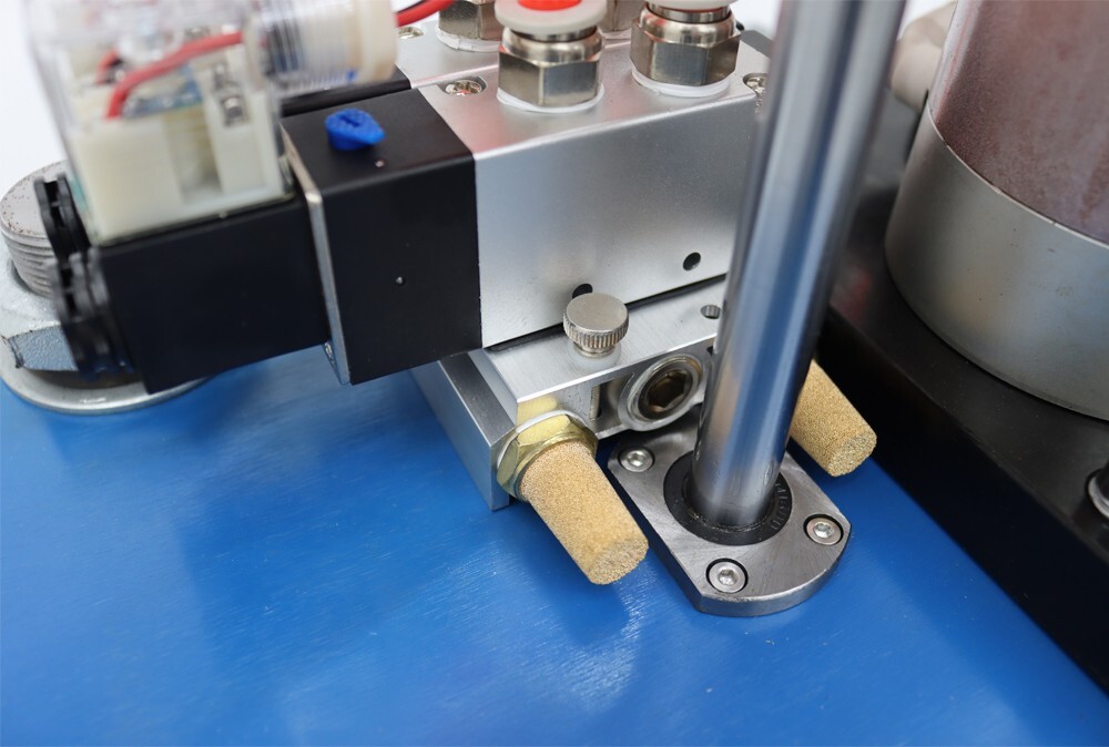 110V 11023Lbs Pneumatic Punch Press Machine with Controller Four Column