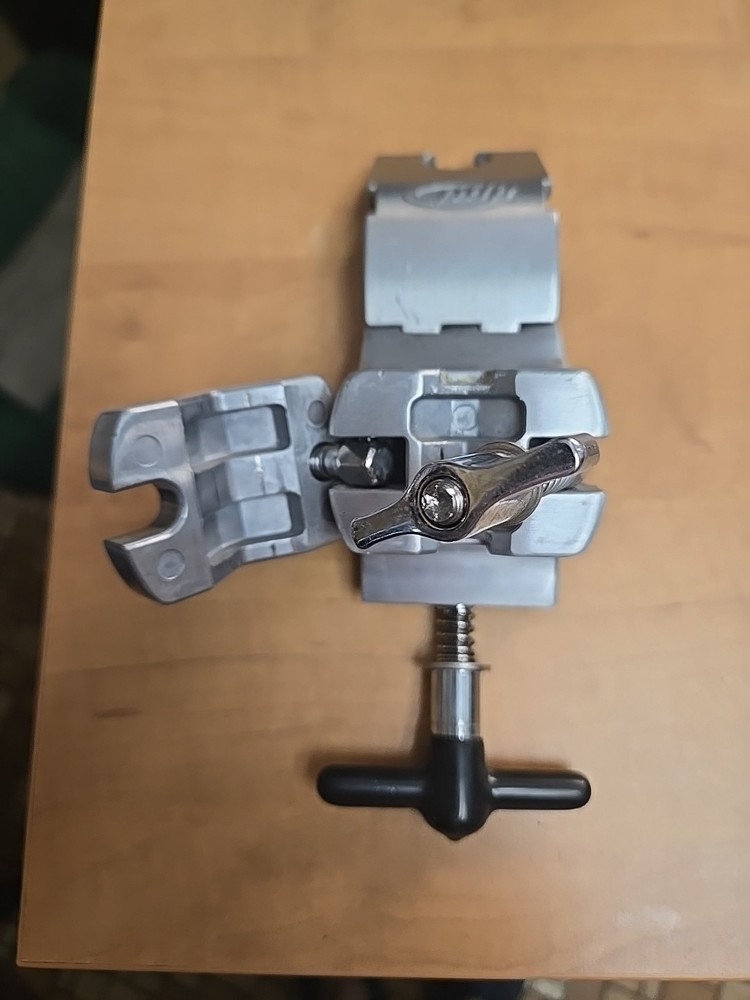 DW DW PACIFIC PDSRC15V 1.5IN V RACK CLAMP