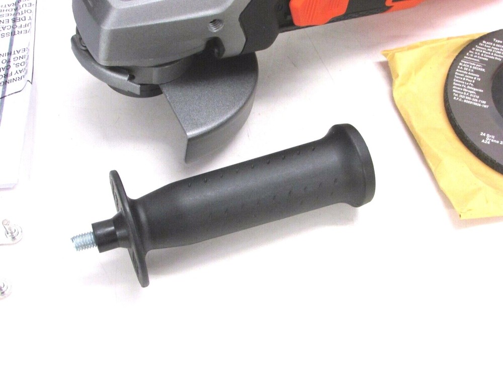 NEW! BLACK & DECKER 4-1/2" ANGLE GRINDER, 6 AMP, BDEG400