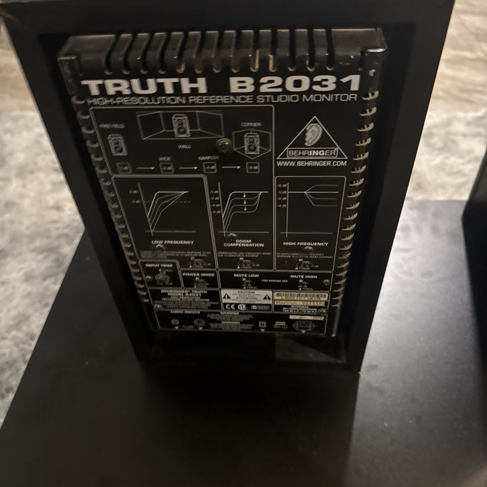 2x Behringer B2031A Truth Aktive Studiomonitore / Active Studio Speakers