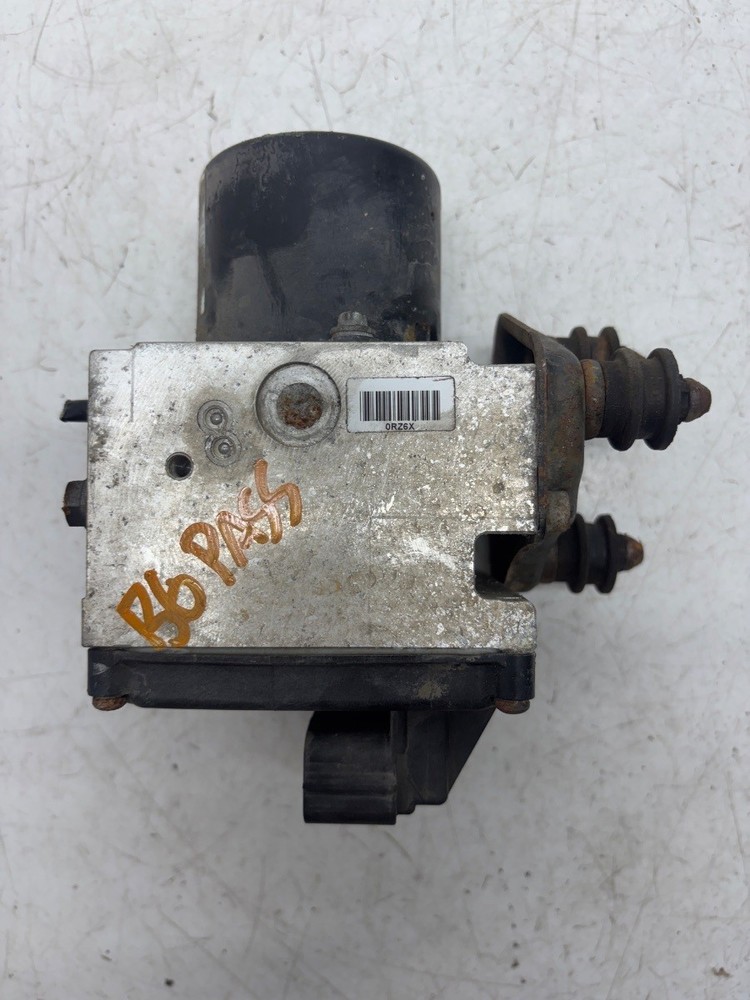 VW Passat B6 (2005 > 2010) ABS Pump Modulator Unit 3C0614109A