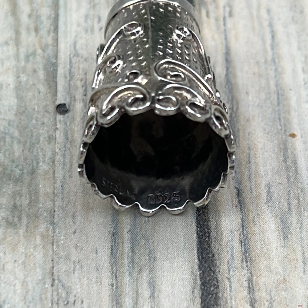 Vintage sterling silver ornate thimble