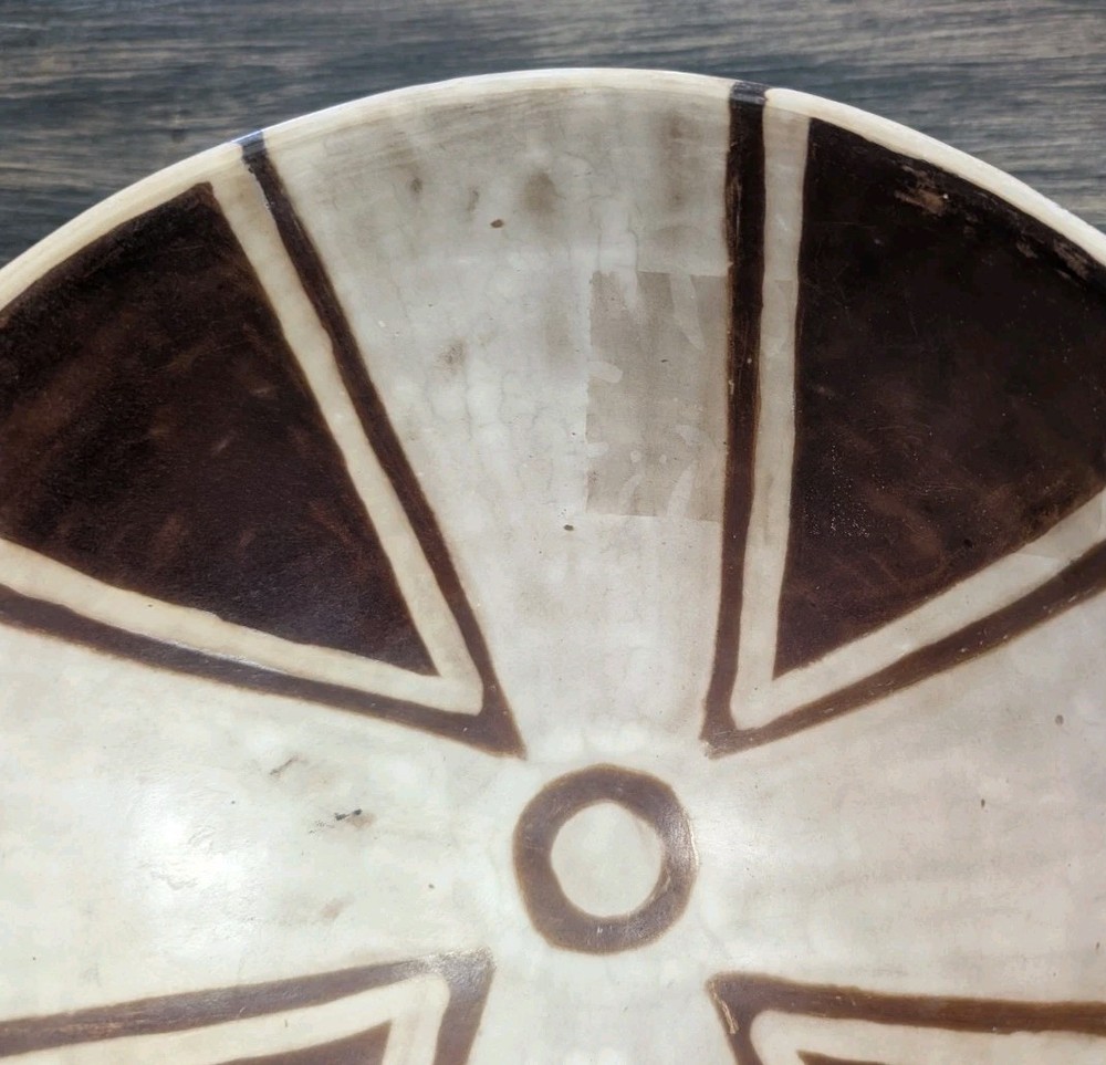 Vintage Peru Chulucanas Pottery Signed by Ramon Chero Cross Pattern 9.75" Bowl