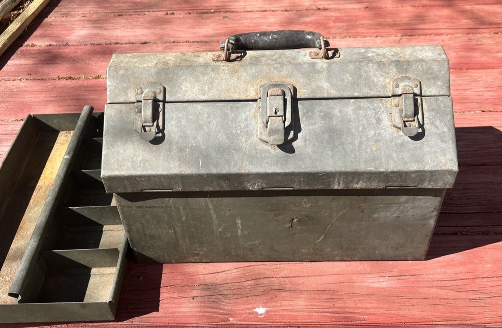 Vintage MILITARY TOOL Box ????